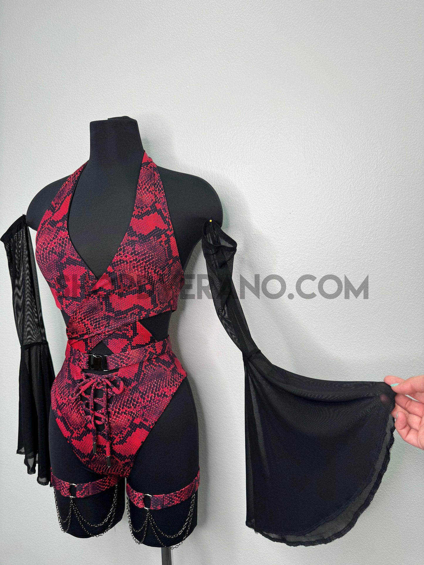 Conjunto de fiesta con cobra, conjunto de fiesta, conjunto de fiesta, conjunto de fiesta, conjunto de fiesta, conjunto de fiesta rojo, conjunto de fiesta rojo, conjunto de fiesta con estampado de serpiente