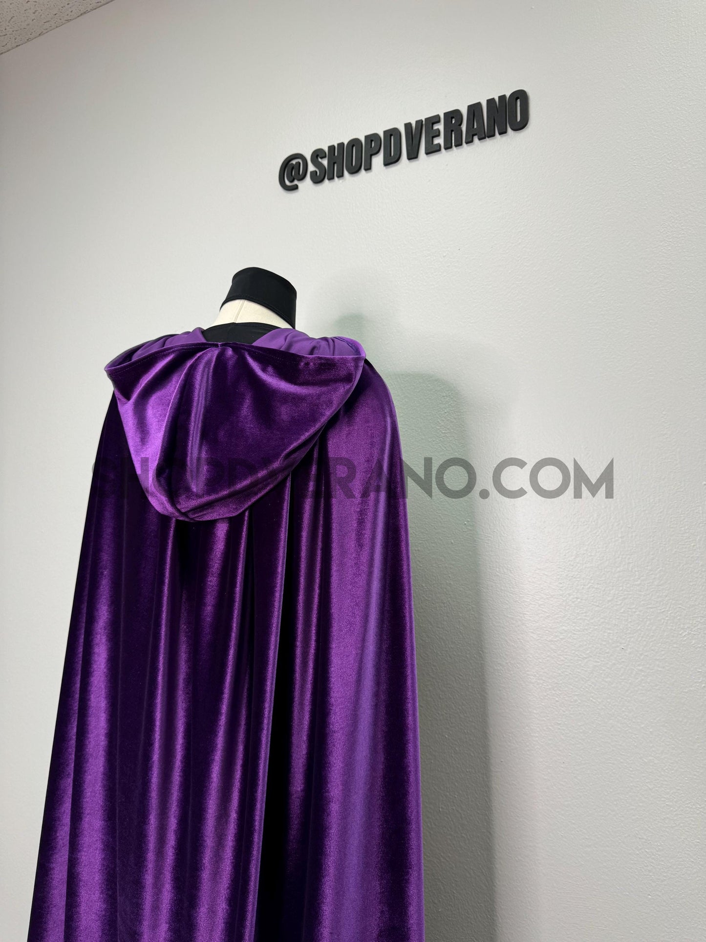 Conjunto de sombras, traje de convención, traje de cosplay, capa morada