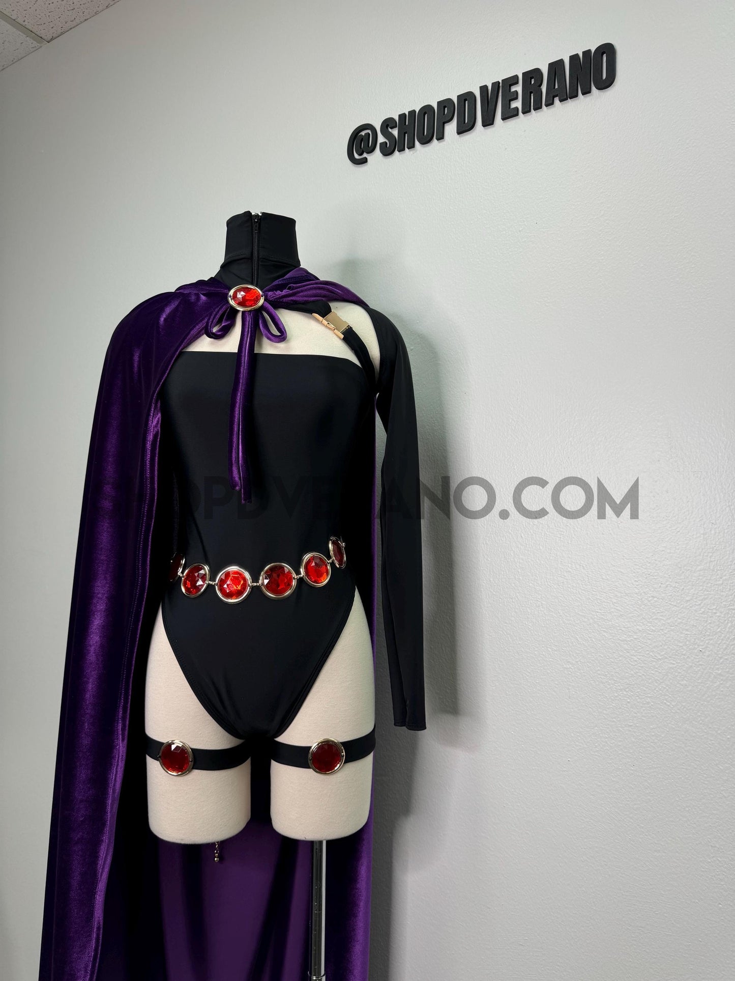 Conjunto de sombras, traje de convención, traje de cosplay, capa morada